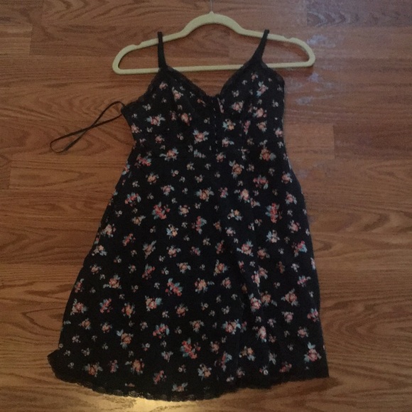 Forever 21 Dresses & Skirts - Black floral dress